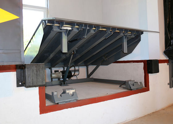 ความปลอดภัยการบรรทุก ไฮดรอลิก Dock Leveler กับ Free Bumpers