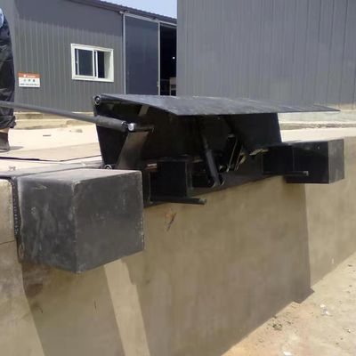 ไม่ไฟฟ้าอุตสาหกรรม Mechanical Edge Of Dock Leveler สําหรับการบรรทุกที่ประสิทธิภาพ