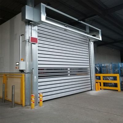 5000mm * 5000mm ประตูความปลอดภัยอุตสาหกรรมภายนอกด้วย AC 380V 3 Phase 50HZ
